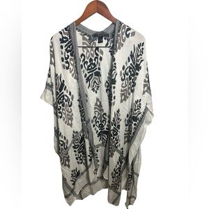Cejon Black and White Patterned Kimono Topper OS
